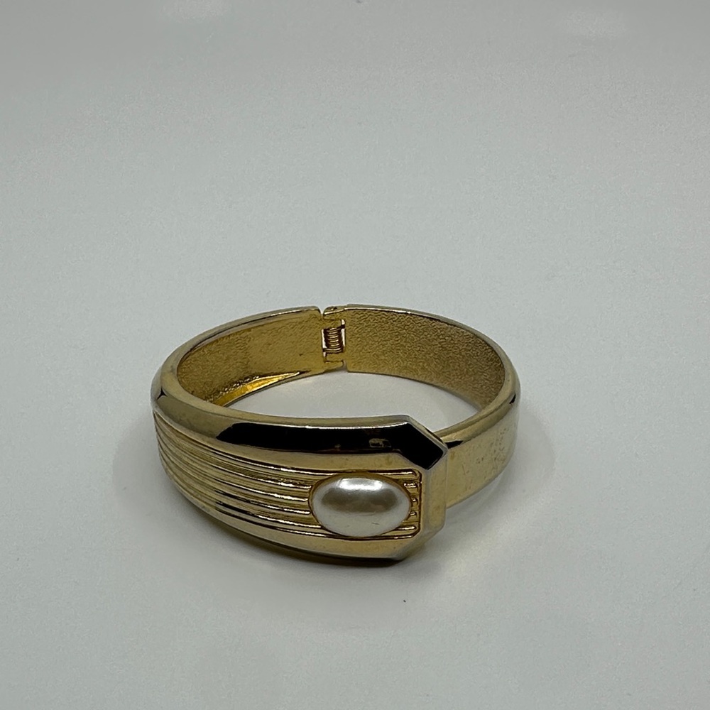 Vtg Goldtone Hinged Bracelet with Faux Pearl Accent